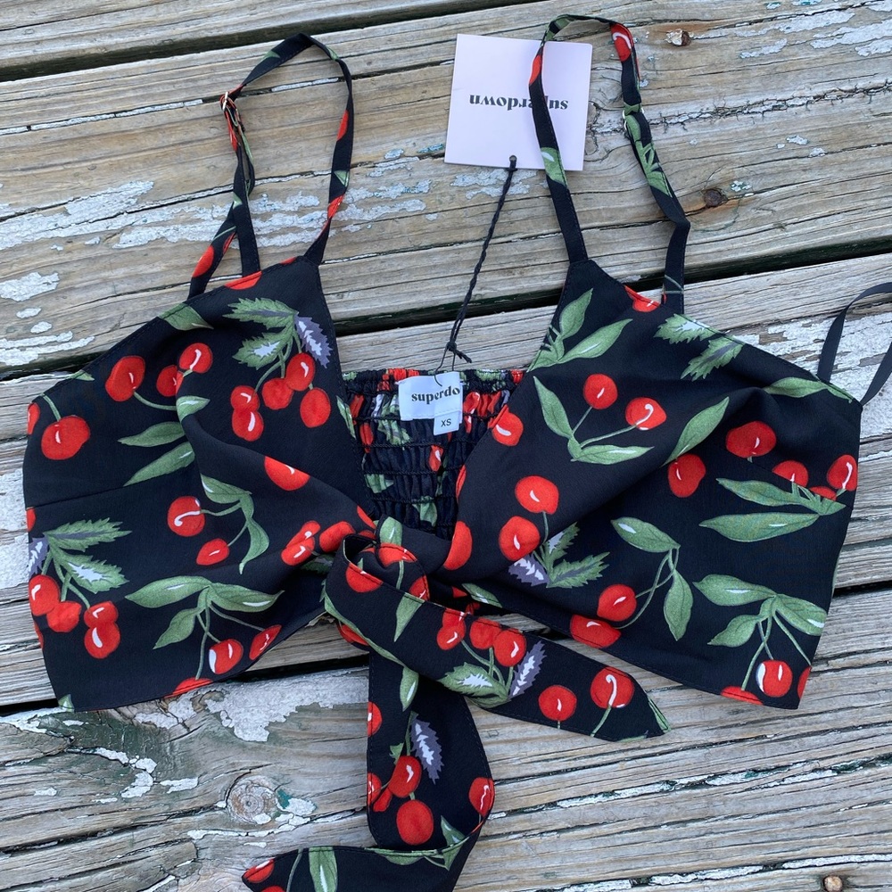 Superdown Tie Front Crop Top